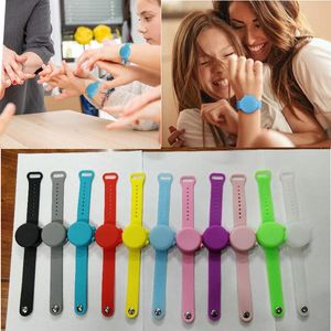 Bracelets en silicone rechargeables portables Distributeur de désinfectant pour les mains Bracelet Distributeur de désinfectant portable Voyage avec bouteille à presser pour adultes et enfants