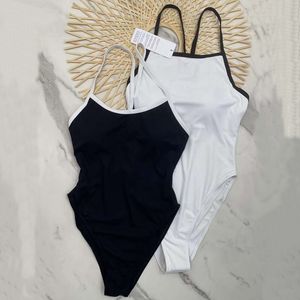 رياضة فاخرة واحدة قطع ملابس السباحة أبيض مصمم سوداء للسباحة نساء مثير بدلة الاستحمام Monokini