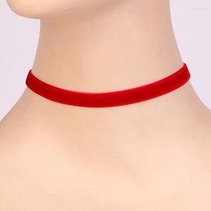 Chokers Sexig Harajuku Red Black Velvet Choker Halsband Gotiska vintage Kvinnor smycken Enkel mångfärgad vridmoment Bijoux Femmechokers Spen22