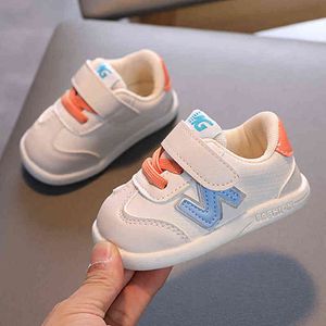 NE W 브랜드 디자이너 소년 소녀 첫 보행기 아기 유아 어린이 신발 봄과 가을 소프트 바닥 통기성 스포츠 작은 아기 신발 16-20