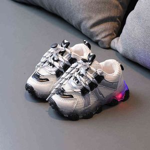 2021ベイビーLEDスニーカーの女の子の男の子が滑り止め靴1-6歳の子供たちの輝く靴幼児ソフトソール靴21-30 G220527