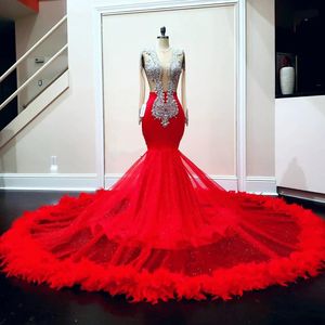 Red Prom -klänningar för svart tjej 2022 Pärlor Sequined Crystal Long Sleeve Feathers rygglösa sexiga sjöjungfruklänningar Graduation Party Evening Dress 322