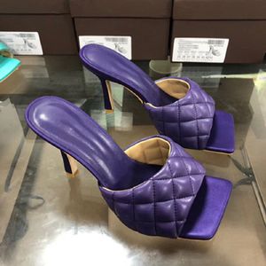 상자와 먼지 봉투가 있는 가장 인기 있는 발뒤꿈치 여성 신발 디자이너 샌들 품질 샌들 발뒤꿈치 높이와 샌들 플랫 신발 슬라이드 슬리퍼 by brand0104
