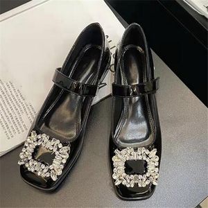 Rhinestone Kwadratowa klamra Chunky Obcasy Buty Designer Lady Sandals Vintage Plac Toe Mules Lato Damskie Pompy