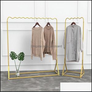 Golden Clothing Display Rack Sovrum Möbler Enkel butiksfönster Tyg Ground Show Shelf Kombination Kläder Racks Drop Leverans 2021 Hem