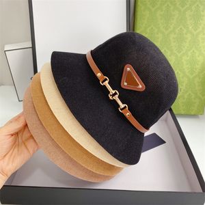 デザイナーの麦わら帽子夏ファッションスモールトップハットバケットハットレディースキャップチェーンバックルアイスシルクリネンデザイン高品質のメンズ野球帽
