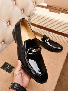 Sapatos de couro de luxo de luxo italiano Top festa de casamento Homens de camurça Sapatos de moda Tamanhos 38-44