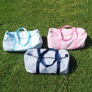 18 * 9,5 tum Anpassa Seersucker Duffle Bags Blanks Kids Barrel Bag Preppy Children's Travel Bag se på 5 stilar