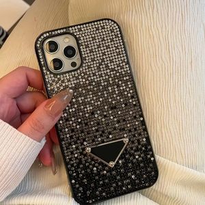 Diamant Mobiltelefonfodral Lyxdesigner Telefonfodral för iPhone 13 12 11 Pro Promax XR X/XS 7/8 Plus Letter P Protect Shell Glitter Crystal