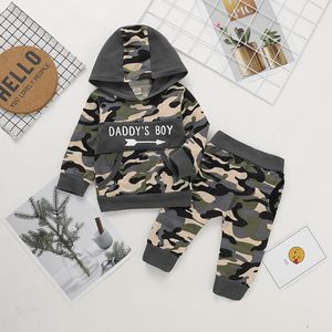 Giyim Setleri Bebek Sonbahar Giysileri Erkek Mektup Hoodie Bebek T Gömlek Doğan Üstleri Erkek Kamuflaj Pantolon Çocuklar Kıyafetler Set Christams GiftsClothing