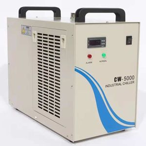 Altro refrigeratore d'acqua Cw5000 per attrezzature industriali per il raffreddamento del tubo laser della tagliatrice per incisione laser Co2