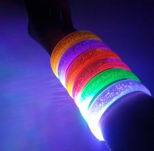 Leuchtender Acryl-Blasen-Armreif, LED-Blinkarmband, Party-Geschenk, Thanksgiving, Weihnachten, Geburtstag, Glow-Suppies, Konzert-Tanz-Atmosphäre-Requisiten