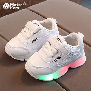 Storlek 2130 Barn ledde sneakers med lätt sula baby ledde lysande skor för flickor som glödar upplysta skor för barn pojkar tenis 220520