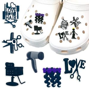 MOQ 100pcs Serie di parrucchieri modello di cartone animato coccodrillo JIBZ fascino 2D plastica morbida decorazioni per scarpe fibbie ciondoli per scarpe carini accessori adatti per sandali da donna bigiotteria