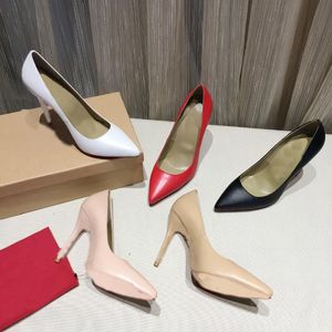 2022 Designer High Heels Red Women Dress Shoes Ladies Nude Black Bright Leather Studded Pointed Rivet Sandals Summer Banquet Stylist Party Wedding Shoe Box