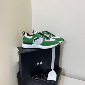 Designer Running Shoes 2022 Spring and Summer New Color Matching Andningsbara sneakers flickvänner parskor