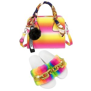 Zomer Schoenen Dames Shoe and Bag Set Cute Sals Rainbow Purses HBAGS Slippers Designer Slides Faux Fur Chain Chanclas 0227