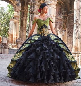 Abiti Quinceanera Charro neri 2022 Messicano con spalle scoperte Ruffles a strati Abiti con lacci De 15 Anos Abito floreale giallo Bal Abiti da ballo medievali Abiti vintage