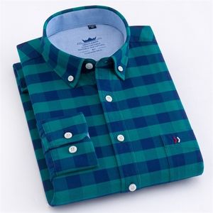 Mäns Tjock Casual Oxford Button-down Cotton SHIRTS Single Patch Pocket Bekväm Långärmad Standard-Fit Plaid Striped Shirt 220322