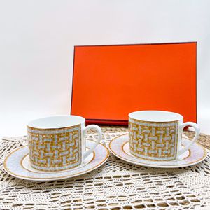 Venta al por mayor de Ceramic Coffee Cup Taza europea Taza de té creativa de té de la tarde para agua Hermosa caja de regalo Barco gratis