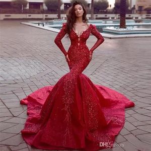 Splendidi abiti da sposa a sirena rossa a maniche lunghe con perline Abito da sposa con applicazioni in pizzo con taglio a V sexy sul retro Sweep Train Robe De Mariee