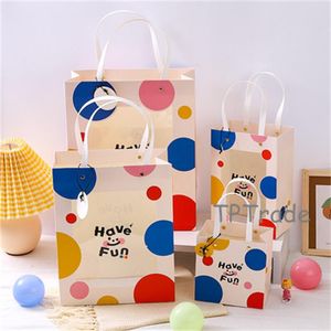 Presentförpackning Color Polka Dot Bags Cardpaper Box med handtag Bulk Tote Shopping Christmas Party Girl Favorit