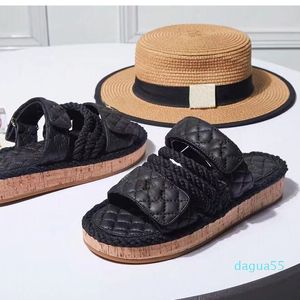 2021 Designer women slippers fashion Beach Thick bottom slipper luxury platform Alphabet lady womens Sandals Leather High heel