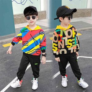 Capuz de roupas de meninos calças de calças vestir roupas de retalhos roupas de retalhos menino estilo casual traje infantil 210412