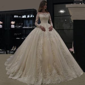 Luxury Ball Gown Lace Applique Bröllopsklänning 2022 Långärmad Bröllopsklänningar Robe de Marie Boat Neck Beaded