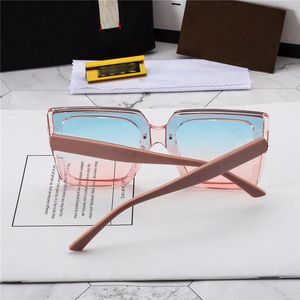Kadınlar Kadınlar İçin Ayna Gözlük 2023 Tasarımcı Sglasses Modern Şık Kare Çerçeveler Şeffaf Mavi Pembe Gradien Tasarımcı Sglasses S