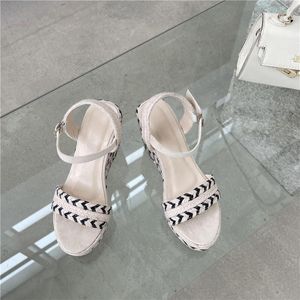 Sandaler kvinnor 2022 Weave High Heels Summer Platforms Designer Shoes Bohemian Wedges Sandales Femmessandals