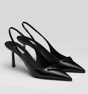 Классические туфли Роскошные бренды 2023 дизайнерские сандалии Высокие каблуки Низкий каблук Черные туфли из матовой кожи с открытой пяткой Черно-белые лакированные кожи 35-40