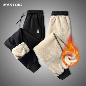 Aksamitne spodnie dresowe mężczyźni joggery swobodne spodnie męskie spodnie zimowe grube polarowe ciepło spodni Solidny kolor duże rozmiary Pantie 5xl 6xl 201128