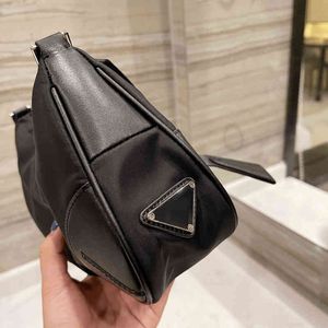 أكياس الكتف النساء الإبطية سعة كبيرة وسعة التصميم العصري حقيبة يد بسيطة Crossbody التسوق محفظة محفظة 1030