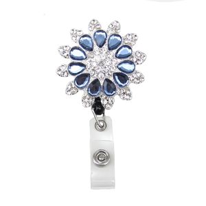 Benutzerdefinierte Schlüsselanhänger Schmuck Kristall Strass große blaue Blume Knopf einziehbare Abzeichenrolle ID-Halter als Geschenk
