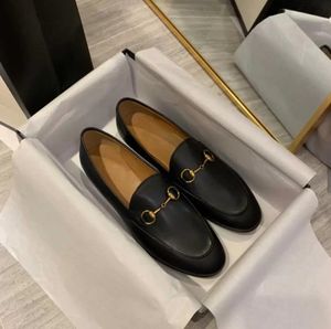 Designer mulor tofflor kvinnor loafers klänning sko äkta läder sandaler spänne lyx casual skor horsebit halv drag princetown metall kedja sko cowhide slipper