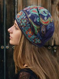 ベレー帽の色ビンテージ刺繍花の中空帽子刺繍花旅行バンダナレジャー自由ho放な帽子の女性キャップベレット