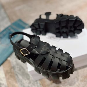 Sand￡lias de estilo Gladiador de alta qualidade de alta qualidade SS 22 Fashion Luxury Brand Women Slingback Wheel Bottom Sandals Designer SLINGBACKS Sapatos
