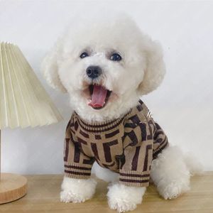 مصمم للملابس الحيوانات الأليفة الصيفية الكلب أزياء رسالة تطريز جرو الحيوانات الأليفة القماش سترة الكمموس المصممين الكلاسيكية المصممين Cat Dog Closet