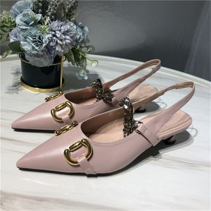 Tasarımcılar Moda Trendleri Bayan Sivri Burun Horsbit Flats Sandalet Koyun Astar Klasik Bakır Metal Donanım Ünlü Ayakkabı 35-40