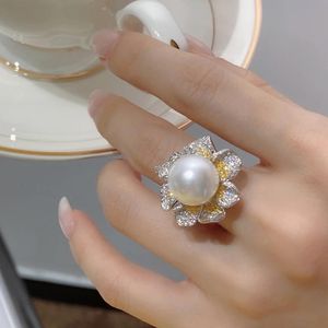 Pearl Promise Ring. großhandel-Hochzeitsringe Luxus Blume Perle Zirkon Ring Silber Farbverlobungsband für Frauen Brautversprechen Fingerparty Schmuck Geschenkwedding