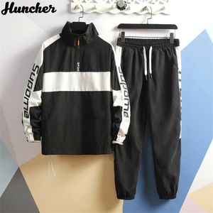 Huncher Tracksuit Men Sets Mens Fashion Hip Hop Streetwear Bluz Bluz Side Striped Spitpants Sportswear Suits Men 201128