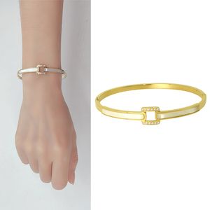 Bracelets On Hand White Shell with Cystals Fashion Charm Women Rhinestone Cuff African Jewelry Dubai Bangles for Women Christmas Gift