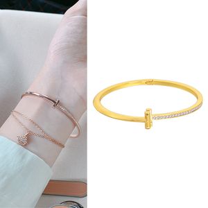 2022 браслеты для женщин простые модные леди браслет браслеты очаровательные золотые ювелирные украшения высококачественные ювелирные изделия AAA Zircon на руках манжеты