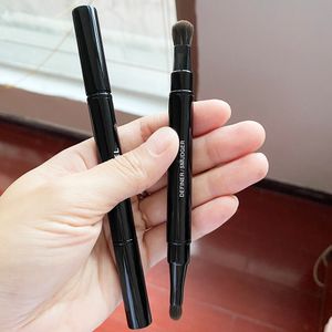 CC Retractable Dual Tip Eyeshadow Definer/Smudger Pennello per trucco - Ombretto da viaggio portatile a doppia estremità Strumenti per la miscelazione di ombretti