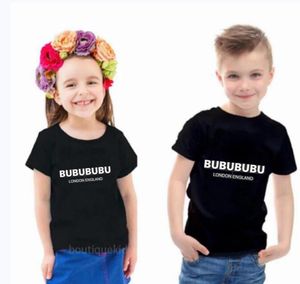 Aile Eşleşen Kıyafetler Yaz T-Shirts Marka Mektubu Tasarım Anne Bebek Erkek Kıyafetler Çocuk Tees