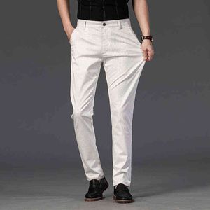 Zupełnie nowe swobodne spodnie Mężczyźni Stripe Stretch Pants Prosty Slim Fit Business Plaid Formalne prace ślubne Białe spodnie Mężczyzna J220629