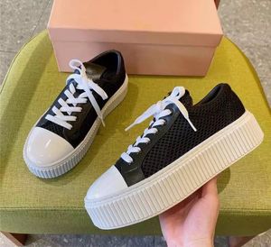 2022 Frühling Neue Netzoberfläche Dicke Boden flache Freizeitschuhe Frau Lace Up Platform Mode Frauen Runde Tehe Damenschuhe