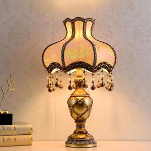 Table Lamps European Retro Lamp Fabric Lampshade Resin For Bedroom Decoration Bedside Home Indoor Desk LampTable