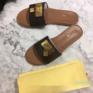 Luksusowe Damskie Sandały Slide Designer Pantofle Moda Kobiety Plaża Wypoczynek Kryty I Outdoor Flat Flip Flops Skórzane Sandal Lady Buty 888